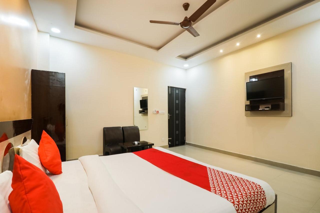 Hotel Oyo Flagship Krishna Regency Near Chaudhary Charan Singh International Airport à Bijnaur Extérieur photo